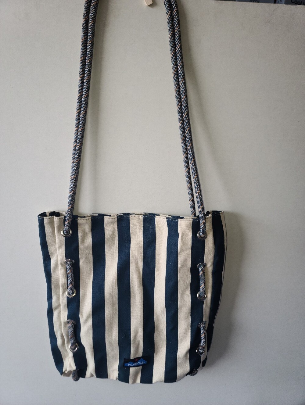 Kavu Navy and Cream Striped Rope-Handle Tote Bag